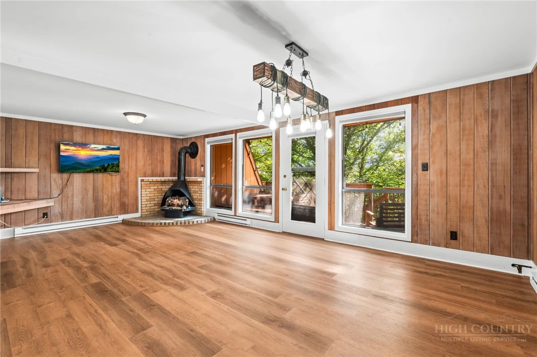 Image number 2 for the current listing
