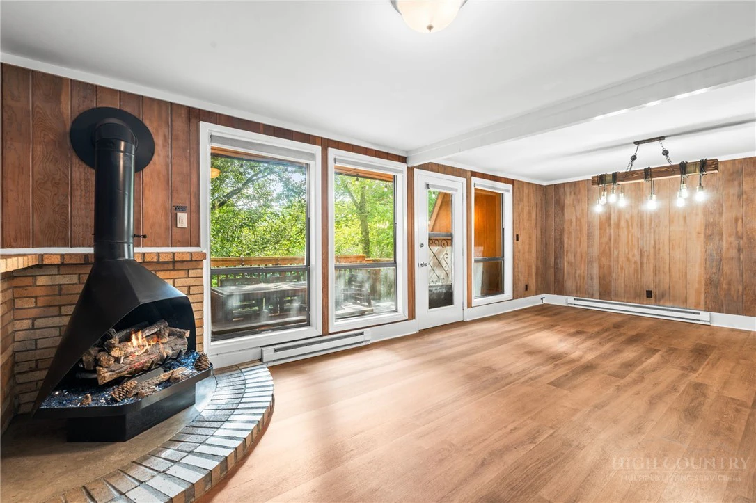 Image number 3 for the current listing
