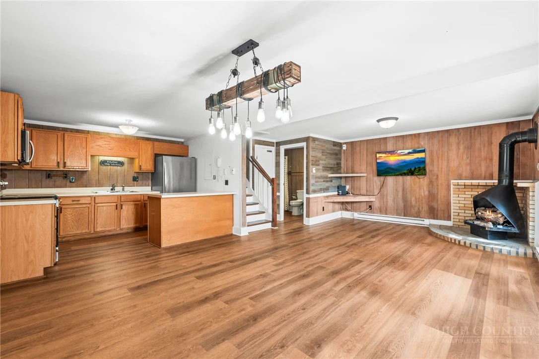Image number 4 for the current listing