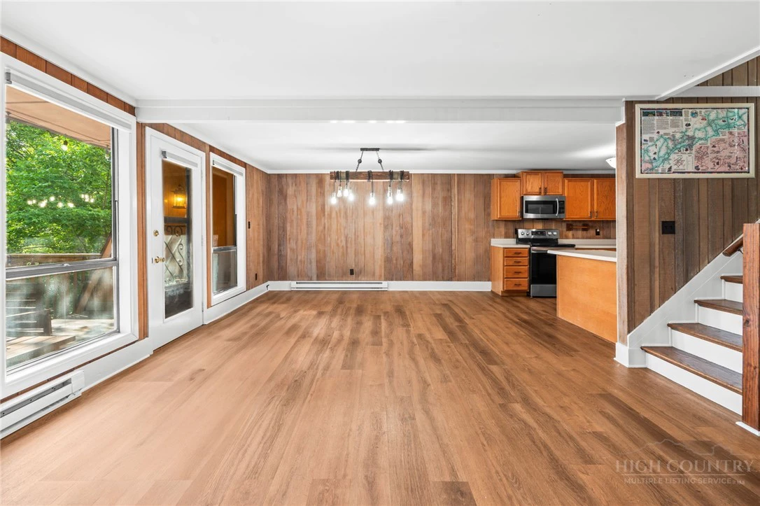 Image number 5 for the current listing