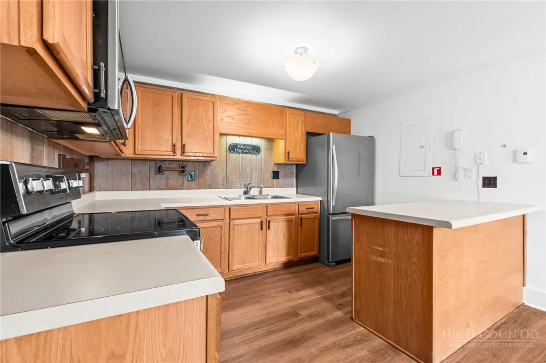 Image number 6 for the current listing