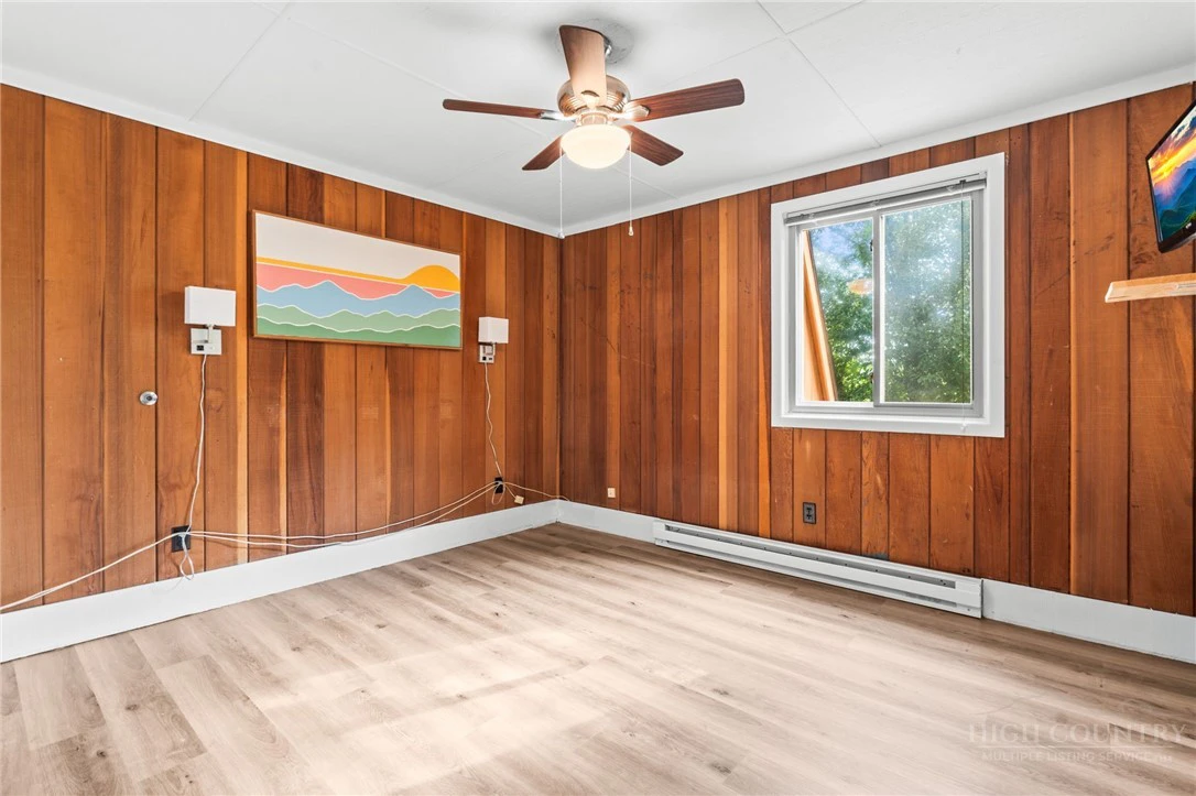 Image number 13 for the current listing