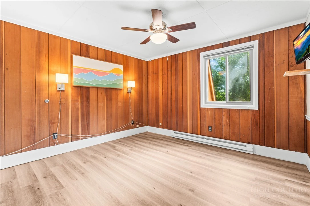 Image number 14 for the current listing