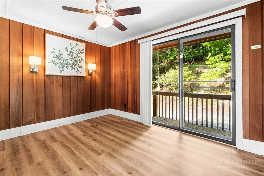 Image number 16 for the current listing