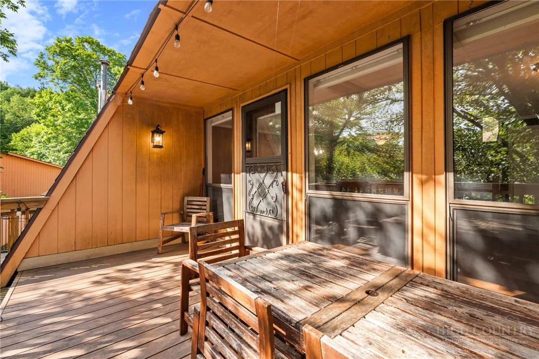 Image number 22 for the current listing