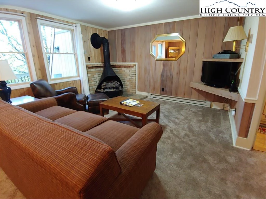 Image number 4 for the current listing