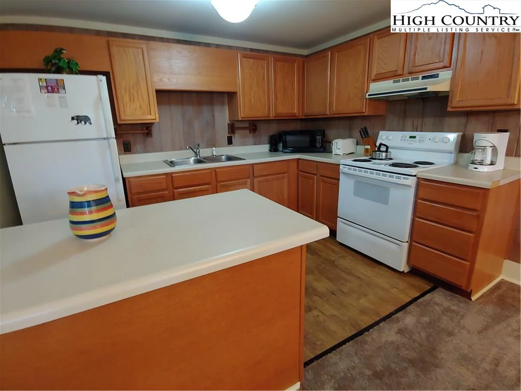 Image number 8 for the current listing