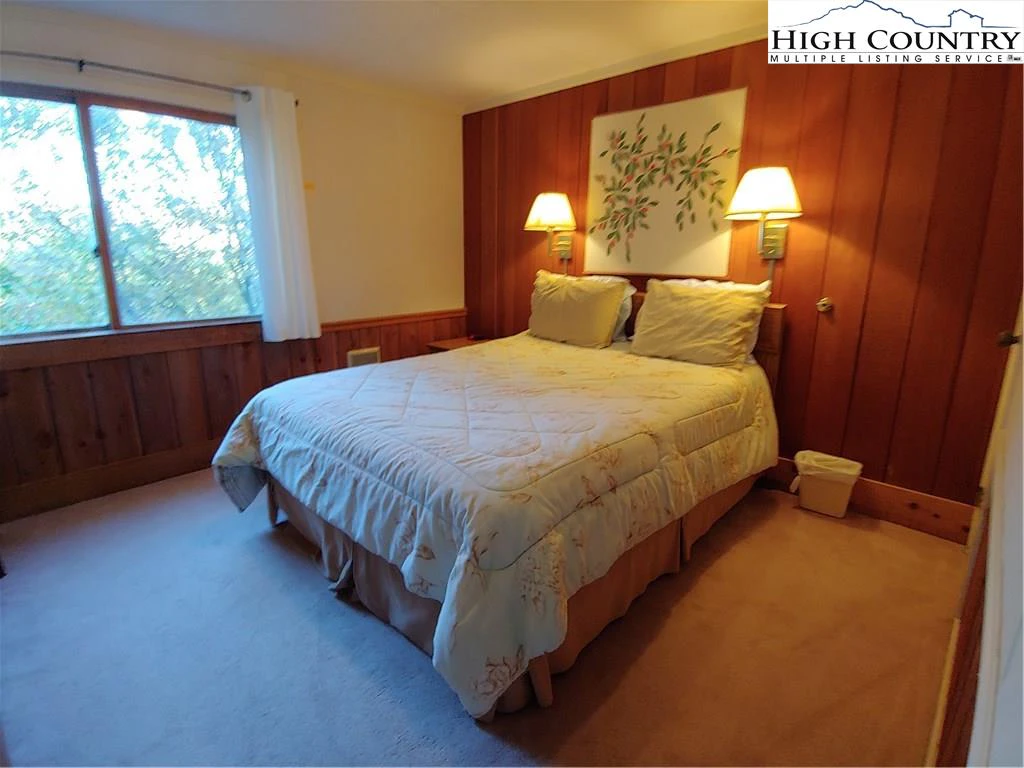Image number 10 for the current listing