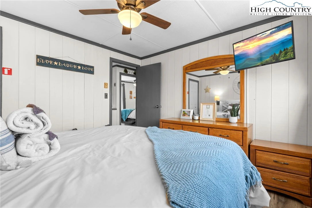 Image number 12 for the current listing