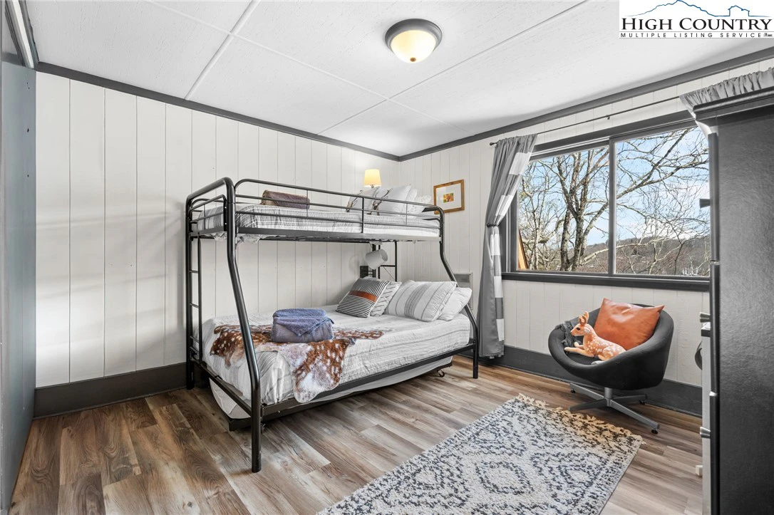Image number 10 for the current listing