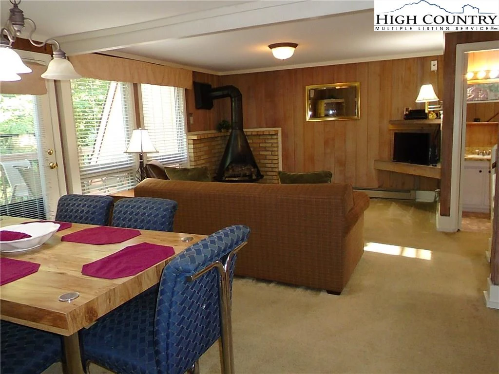 Image number 19 for the current listing