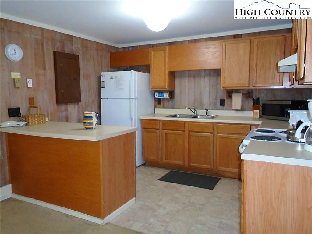 Image number 18 for the current listing