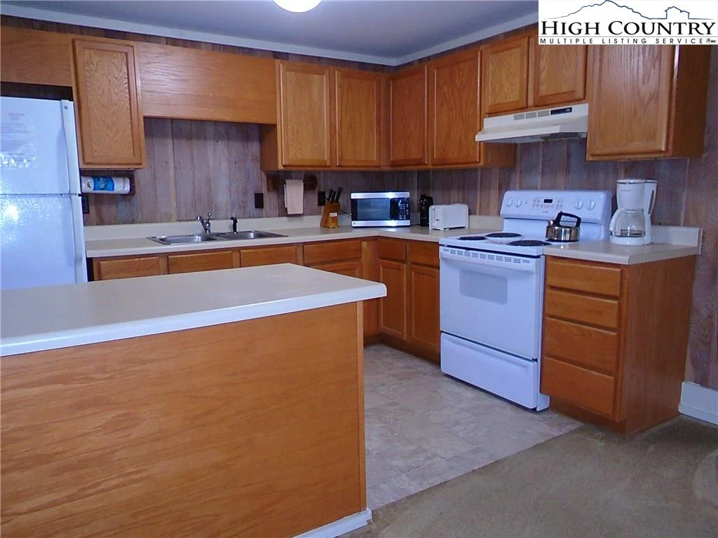 Image number 17 for the current listing
