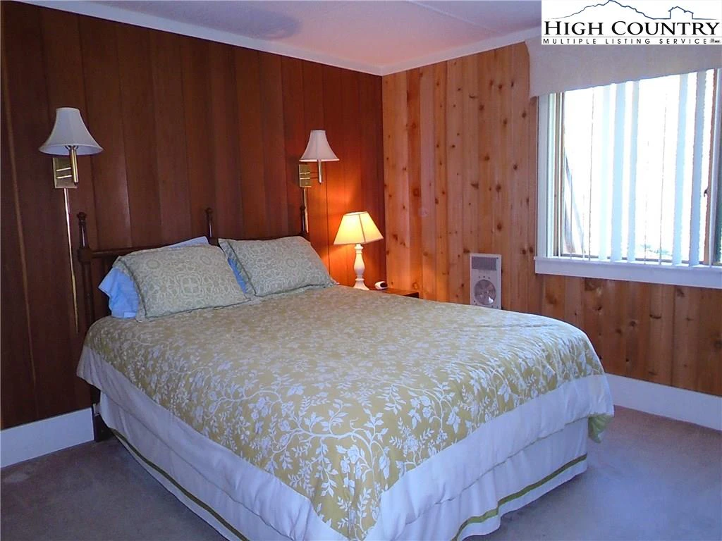 Image number 2 for the current listing