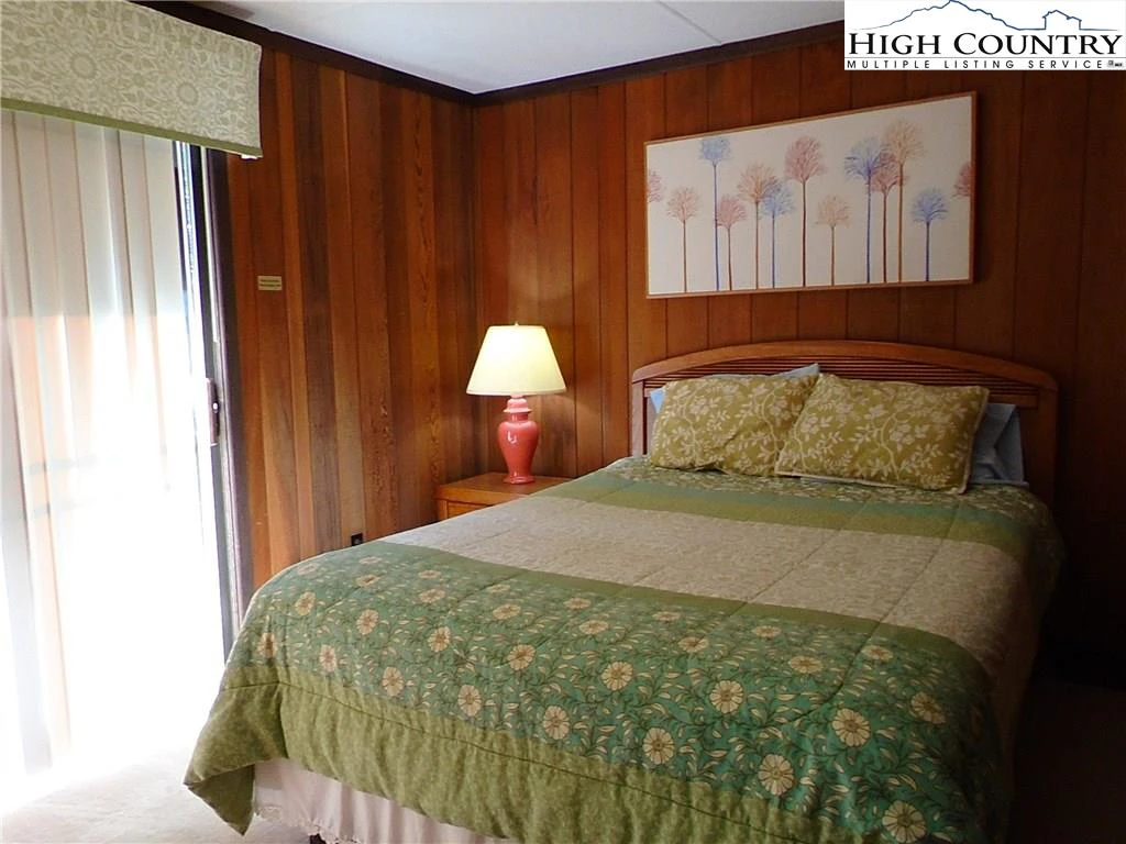 Image number 14 for the current listing