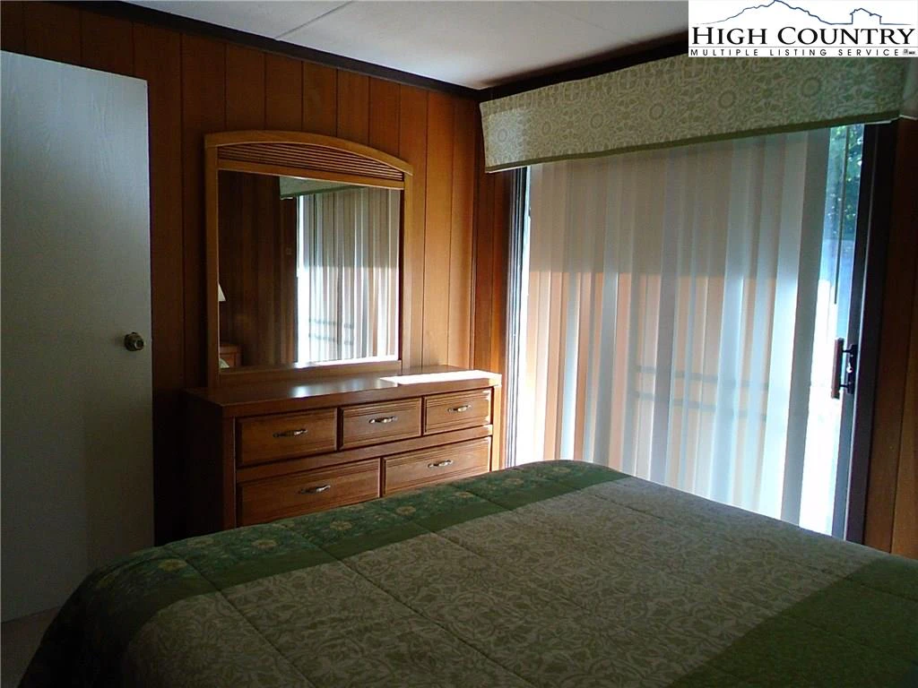 Image number 13 for the current listing