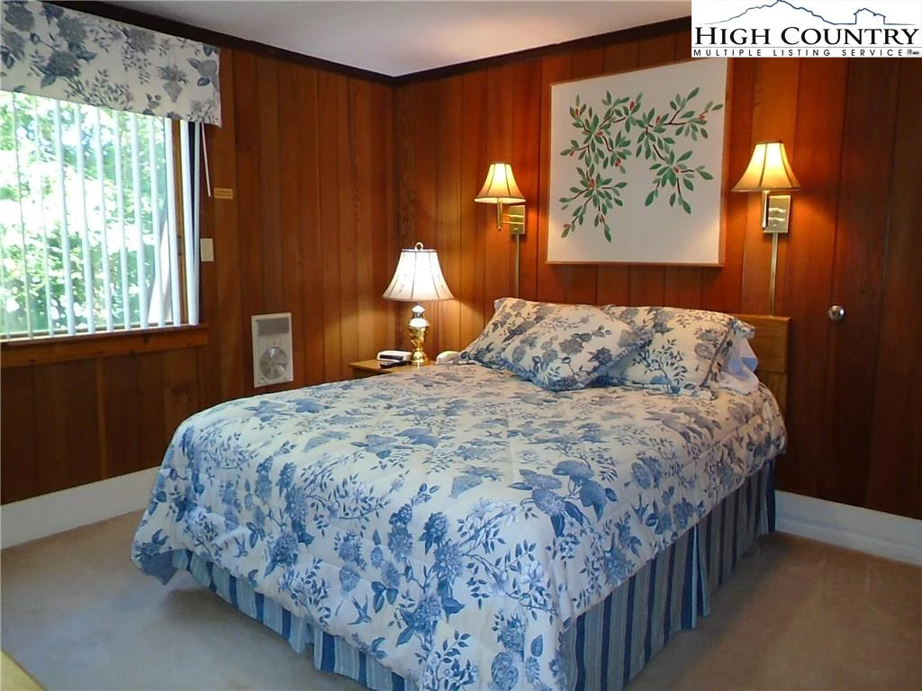 Image number 12 for the current listing