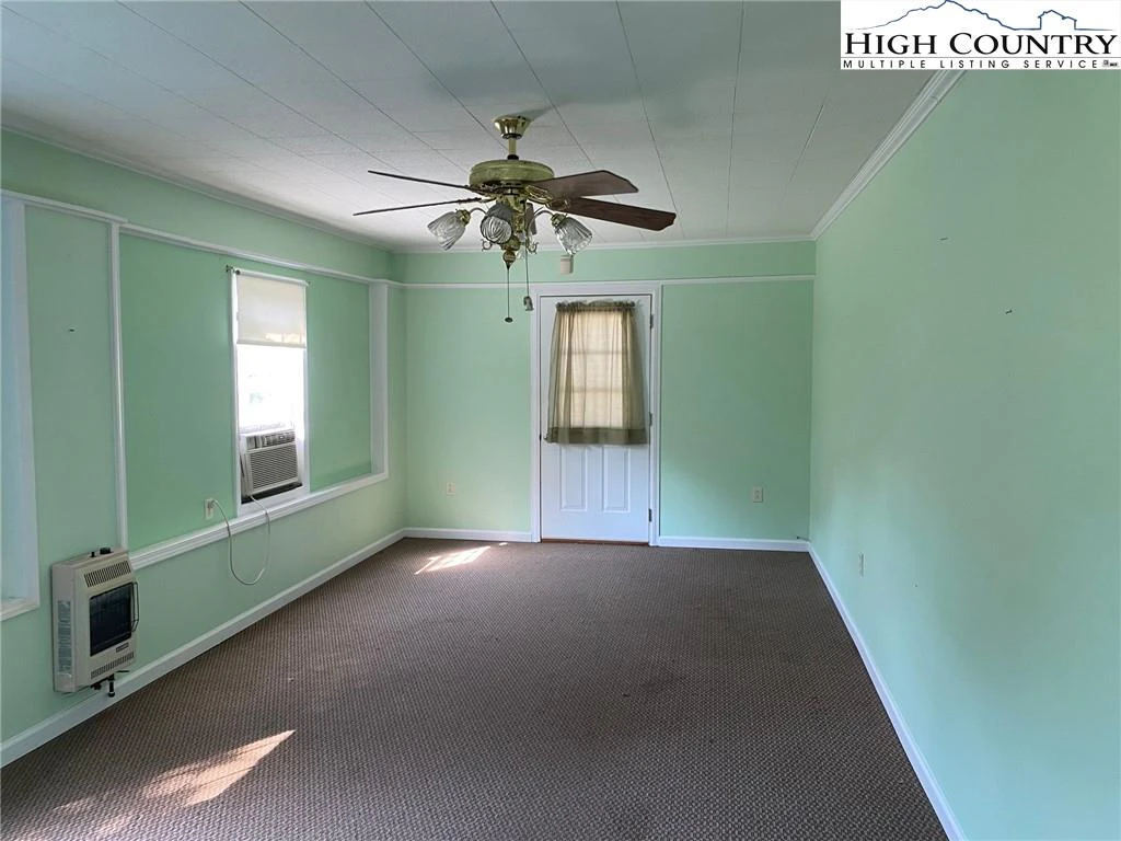 Image number 11 for the current listing