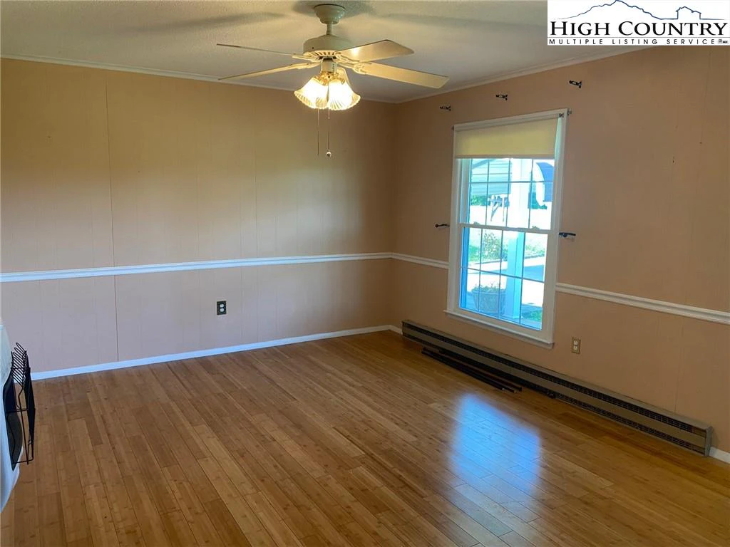 Image number 3 for the current listing