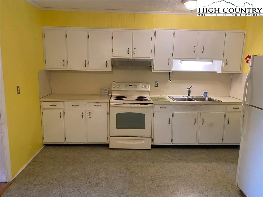 Image number 4 for the current listing