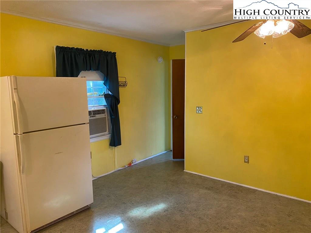 Image number 5 for the current listing