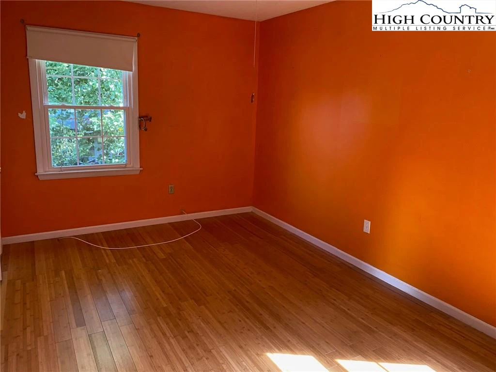 Image number 6 for the current listing