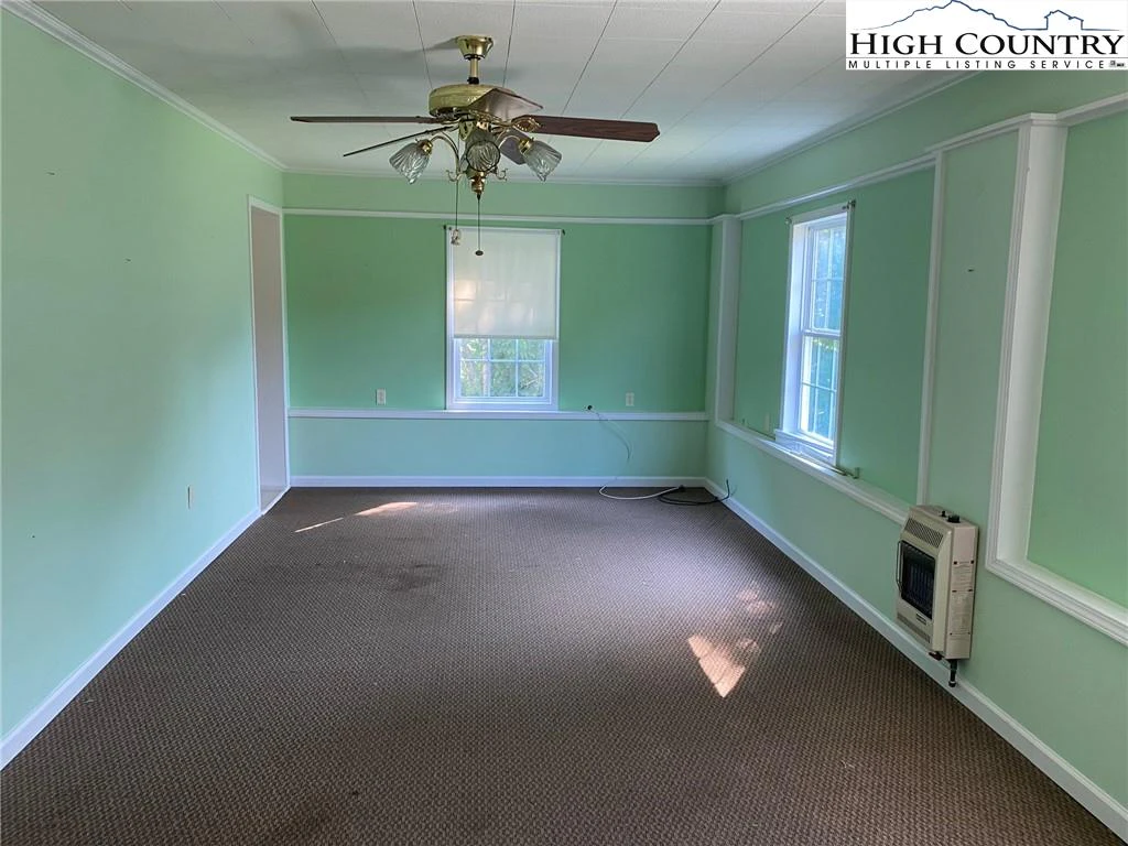 Image number 10 for the current listing