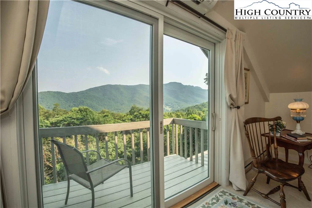 Image number 14 for the current listing