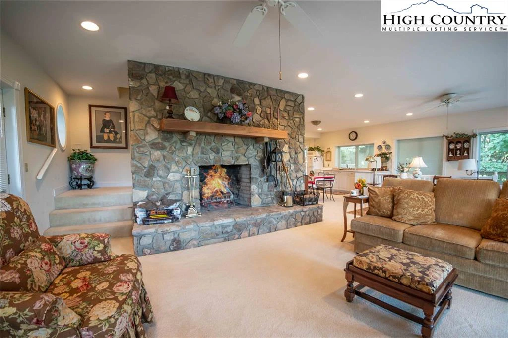 Image number 6 for the current listing