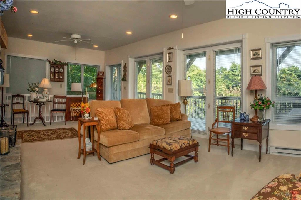 Image number 7 for the current listing