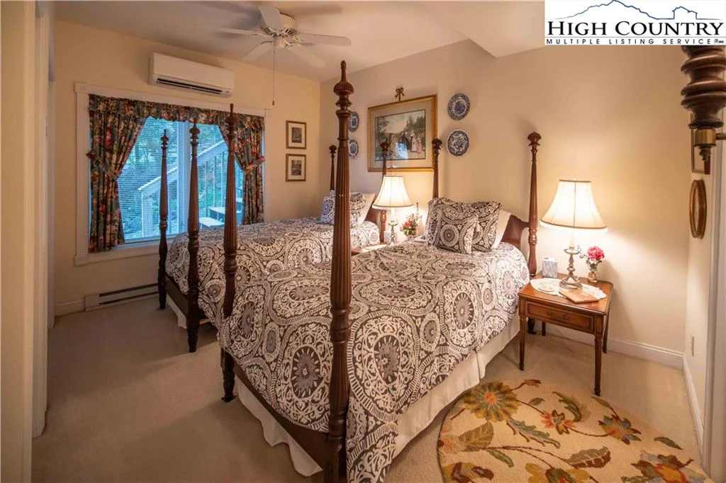 Image number 9 for the current listing