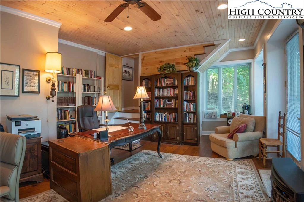Image number 2 for the current listing