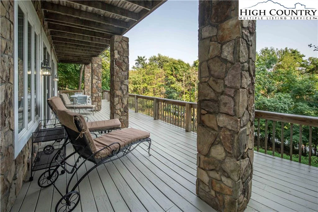 Image number 17 for the current listing