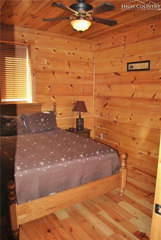 Image number 8 for the current listing
