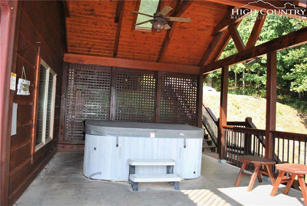 Image number 11 for the current listing