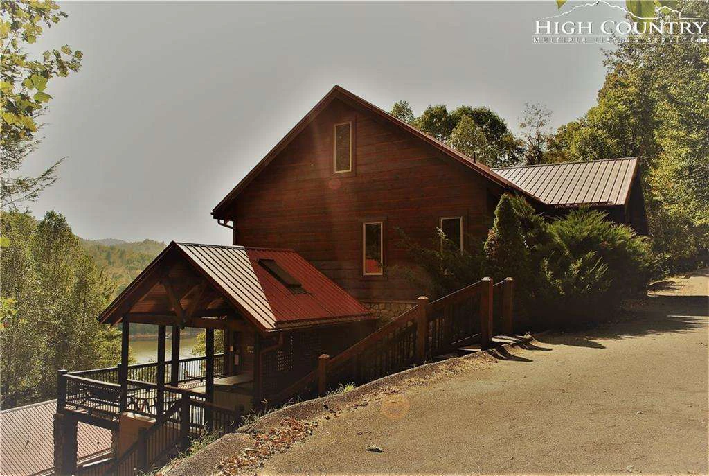 Image number 16 for the current listing