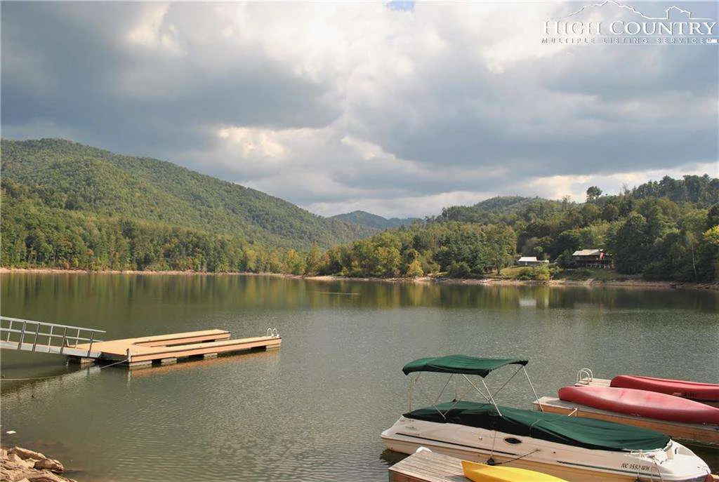 Image number 17 for the current listing