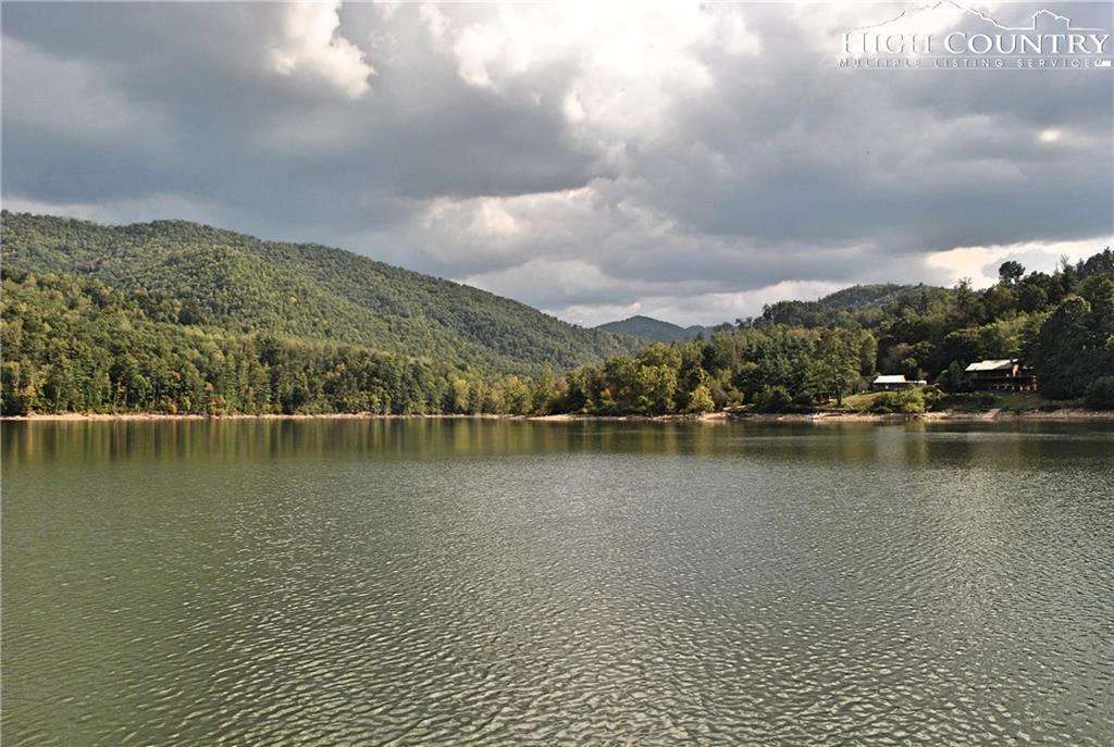 Image number 18 for the current listing