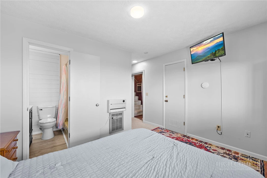 Image number 20 for the current listing