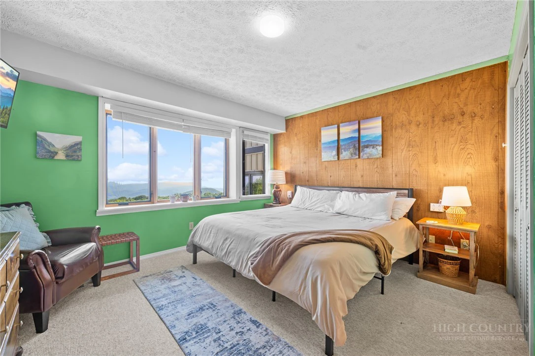 Image number 11 for the current listing