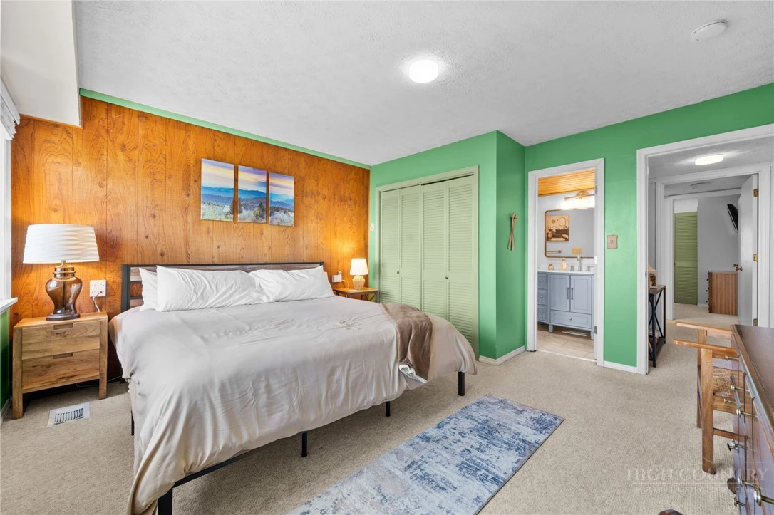 Image number 13 for the current listing
