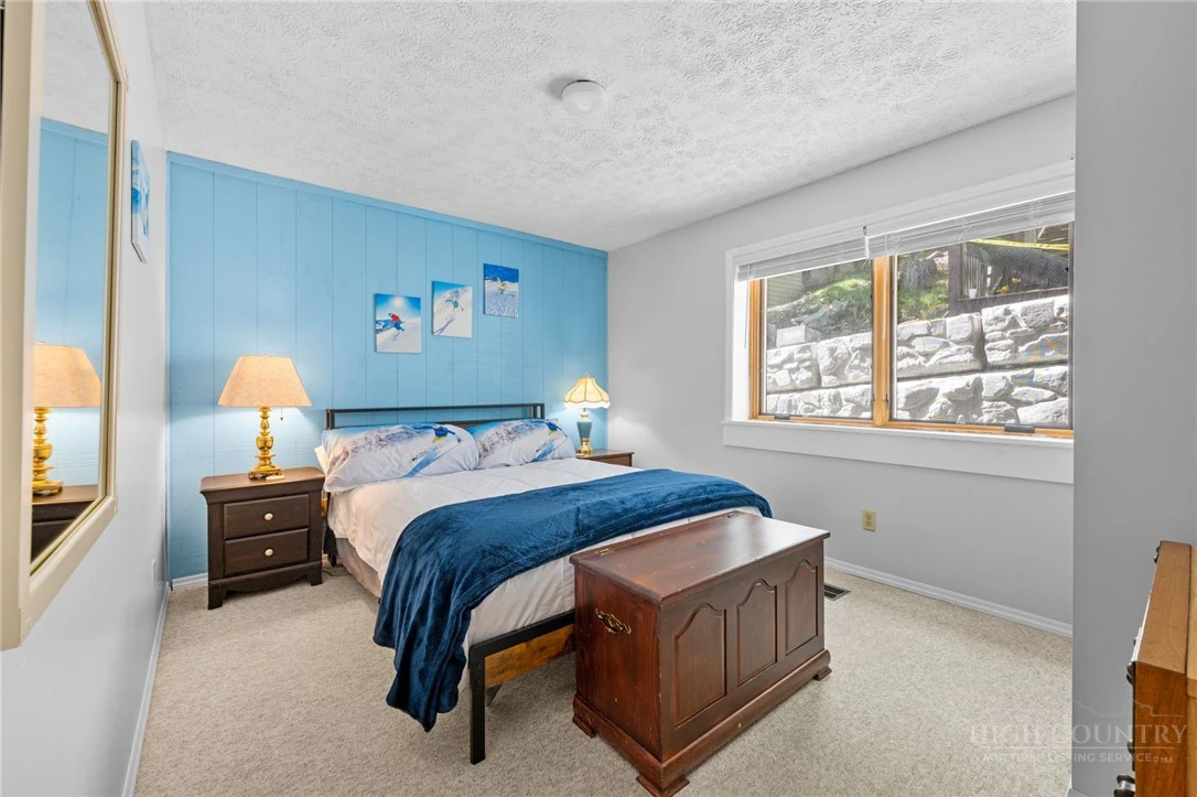 Image number 15 for the current listing