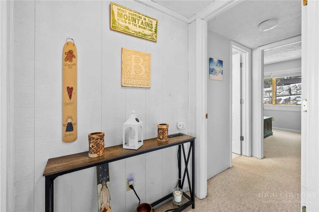 Image number 18 for the current listing