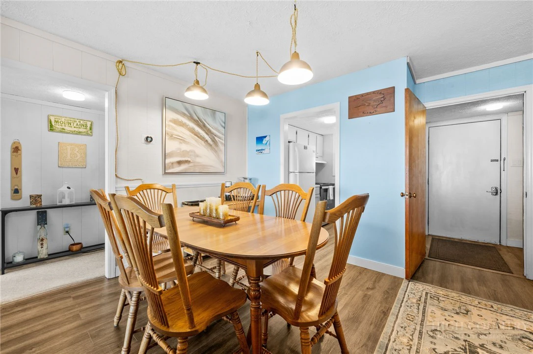 Image number 8 for the current listing