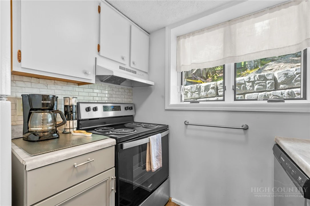 Image number 10 for the current listing