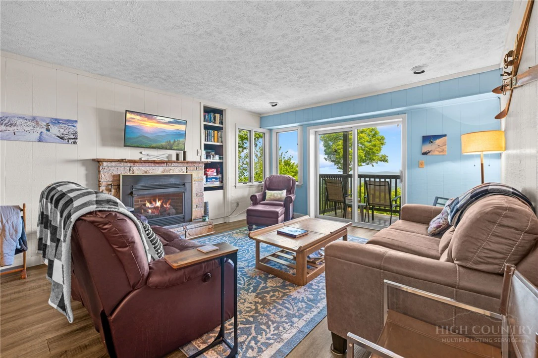 Image number 3 for the current listing