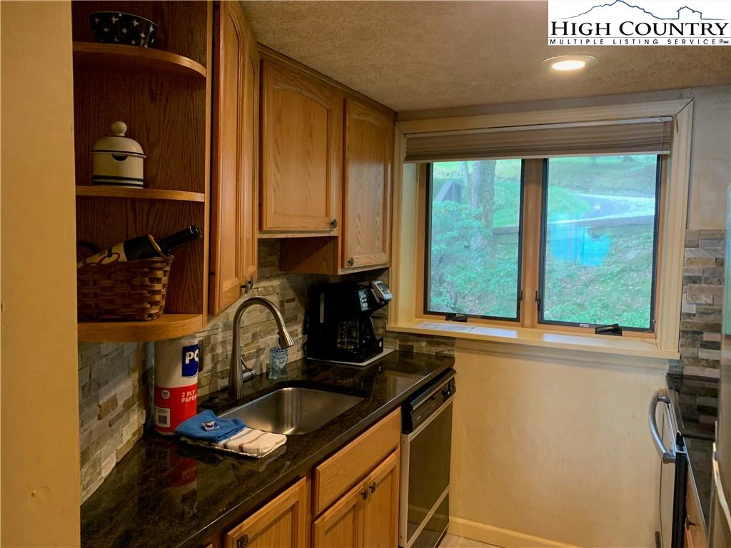 Image number 16 for the current listing