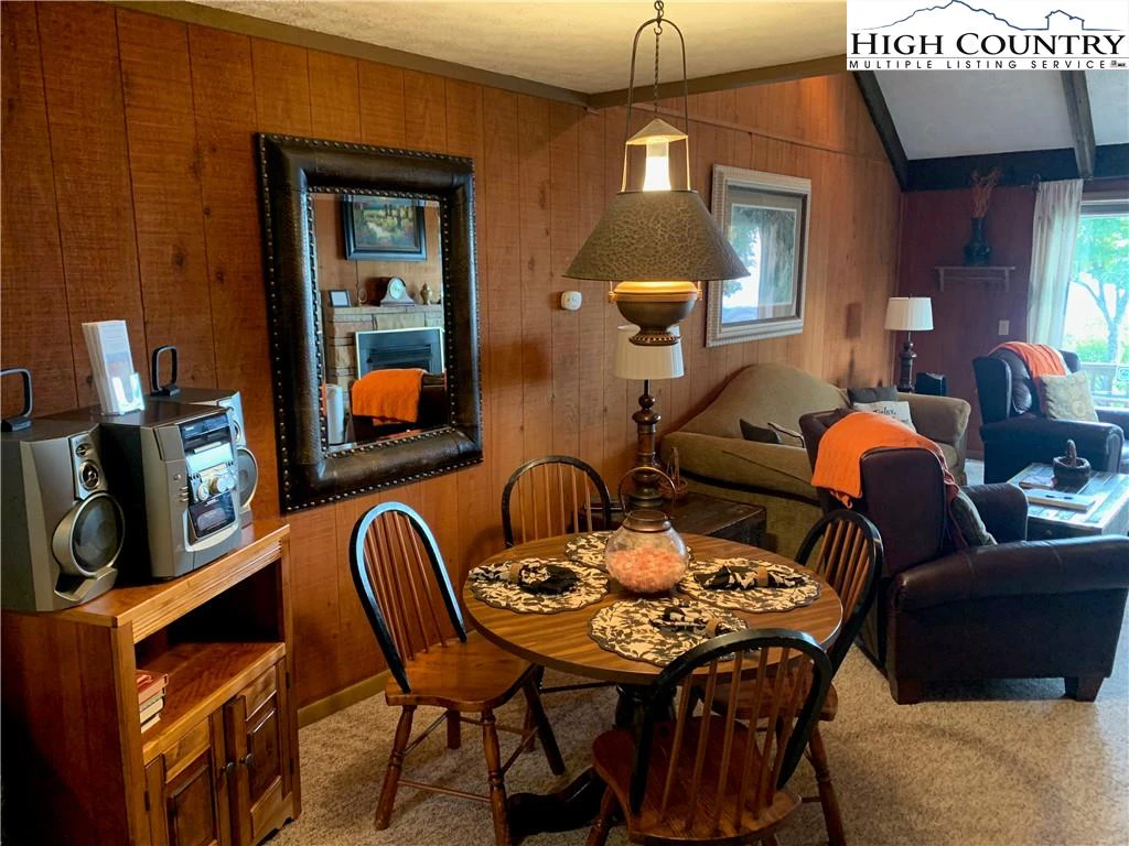 Image number 15 for the current listing