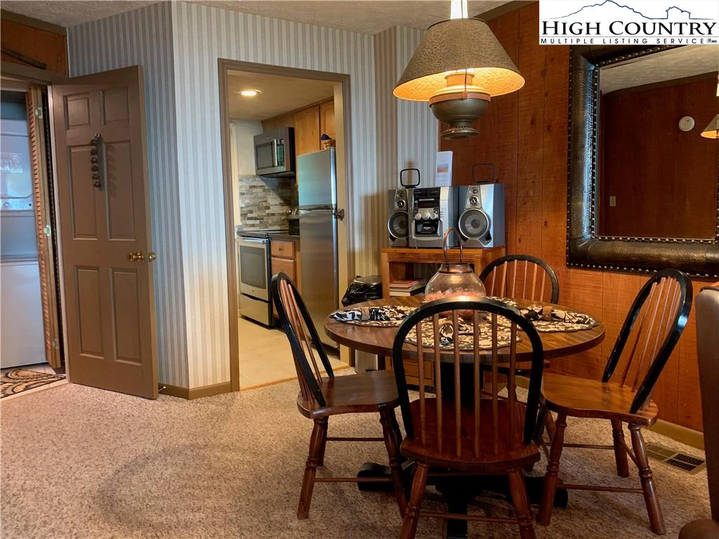 Image number 2 for the current listing