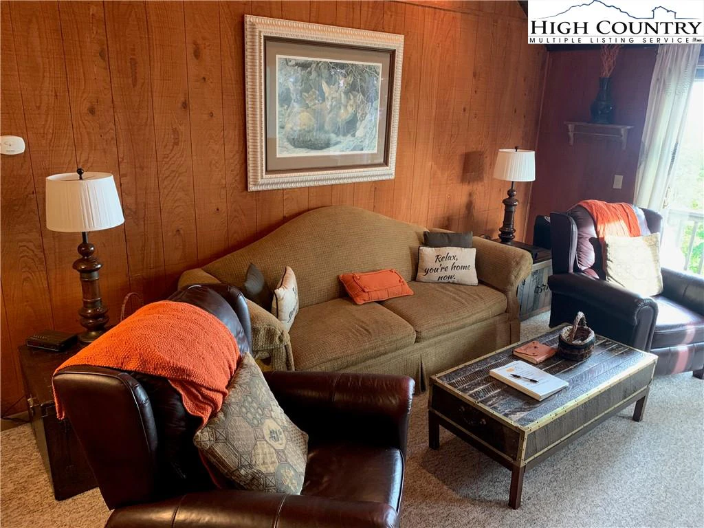 Image number 14 for the current listing